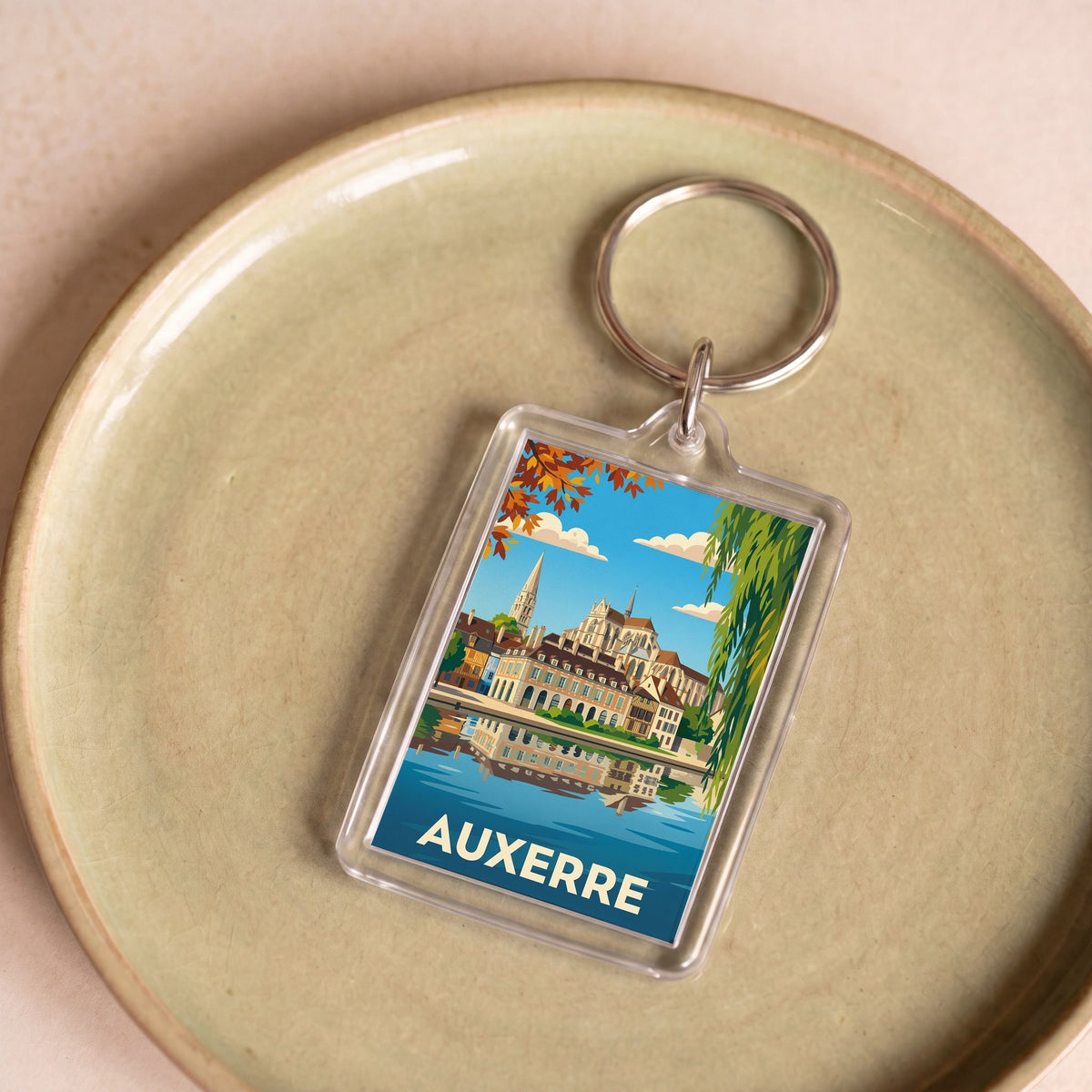 Porte-clés souvenir de la ville d'Auxerre avec une illustration stylisée.
