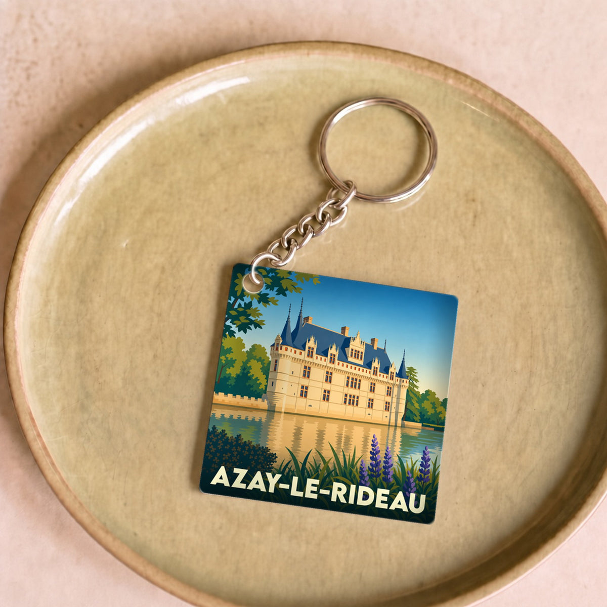 Porte-clés souvenir de la ville d'Azay-le-Rideau avec une illustration stylisée de son château.
