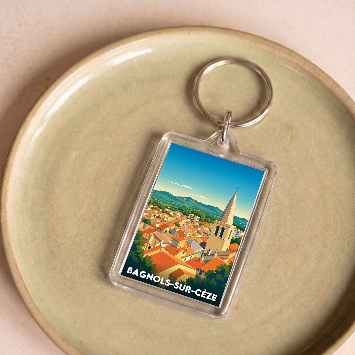 Porte-clés souvenir de la ville de Bagnols-sur-Cèze avec une illustration stylisée.