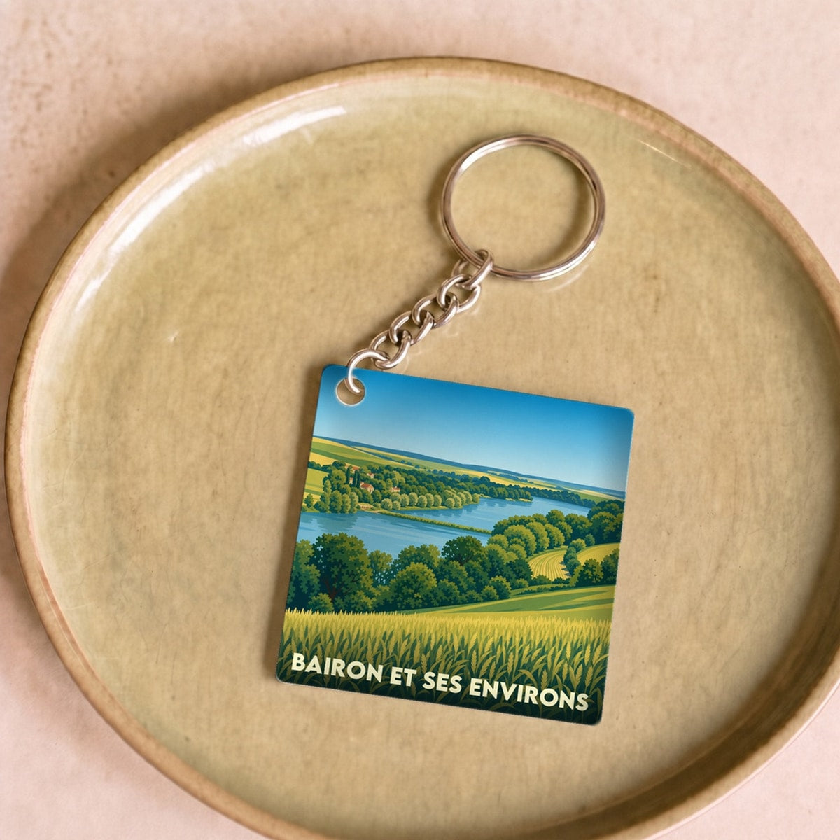 Porte-clés souvenir de Bairon et ses environs avec une illustration de paysage stylisée.