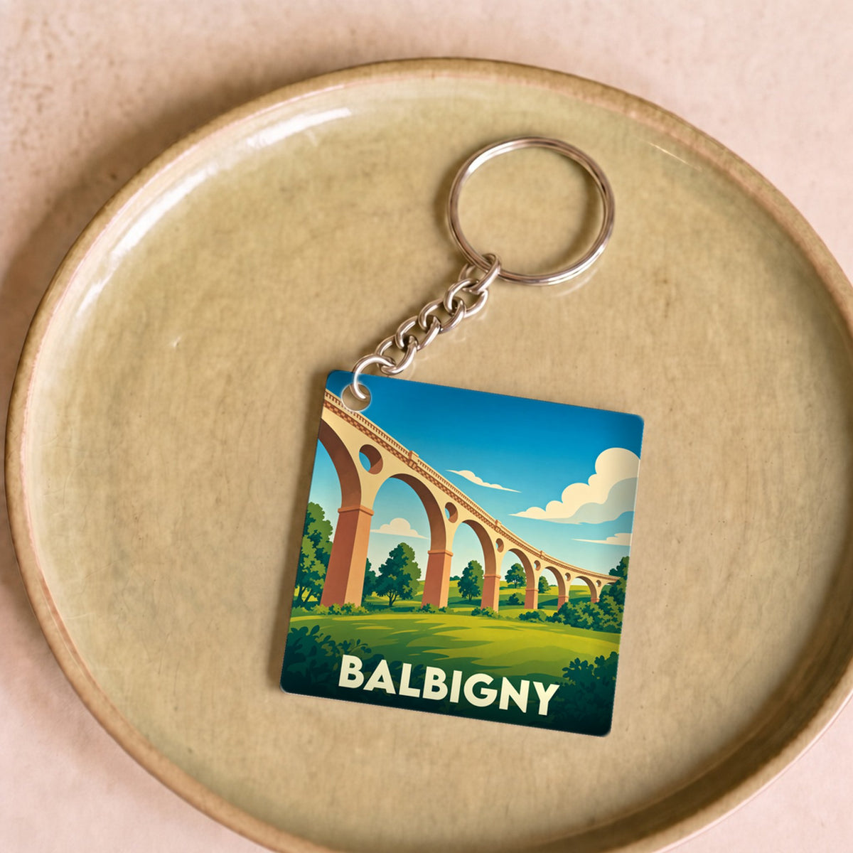 Porte-clés souvenir de la ville de Balbigny avec une illustration stylisée de son viaduc.