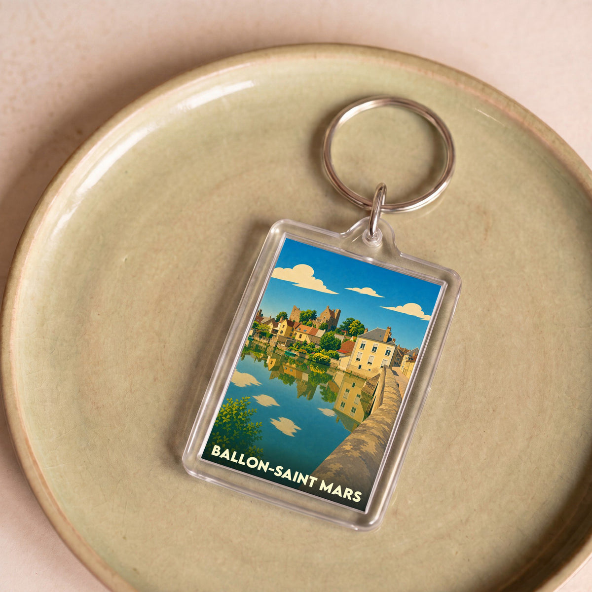 Porte-clés souvenir de la ville de Ballon-Saint Mars avec une illustration stylisée.
