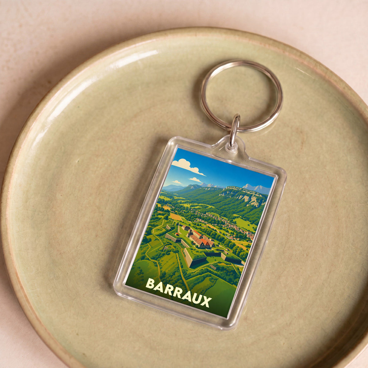 Porte-clés souvenir de la ville de Barraux avec une illustration stylisée du fort et des montagnes environnantes.