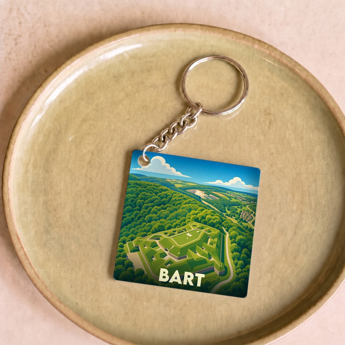 Porte-clés souvenir de la ville de Bart avec une illustration stylisée d'un fort.