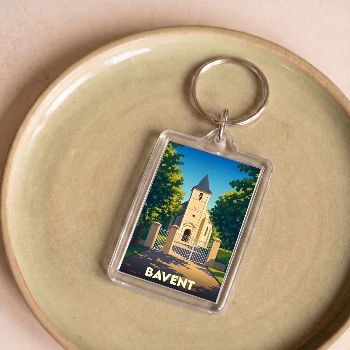 Porte-clés souvenir de la ville de Bavent avec une illustration stylisée de son église.