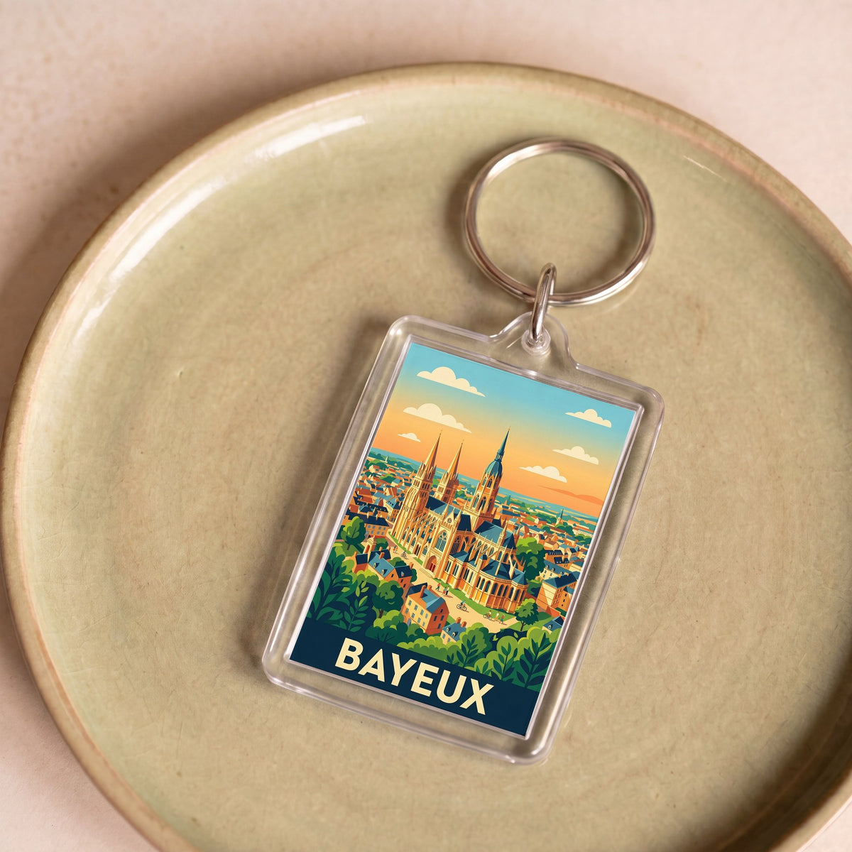 Porte-clés souvenir de la ville de Bayeux avec une illustration stylisée.