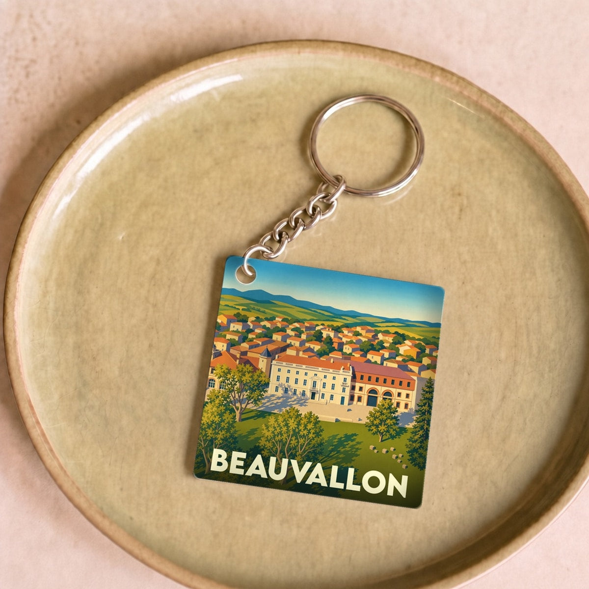Porte-clés souvenir de la ville de Beauvallon avec une illustration stylisée.
