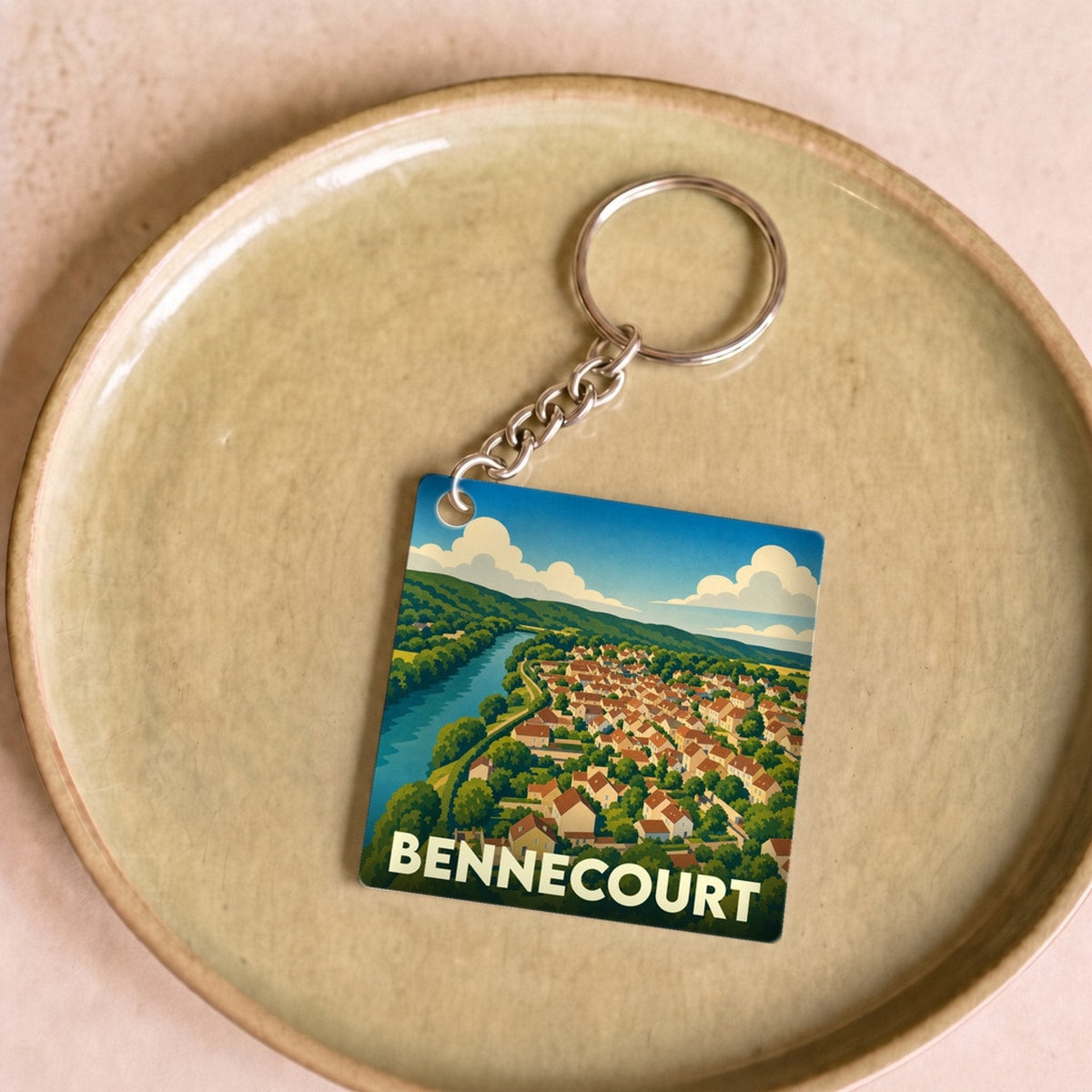 Porte-clés souvenir de la ville de Bennecourt avec une illustration stylisée.