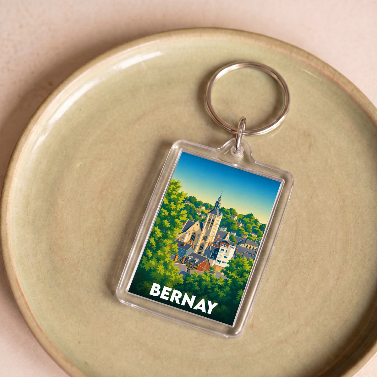 Porte-clés souvenir de la ville de Bernay avec une illustration stylisée.