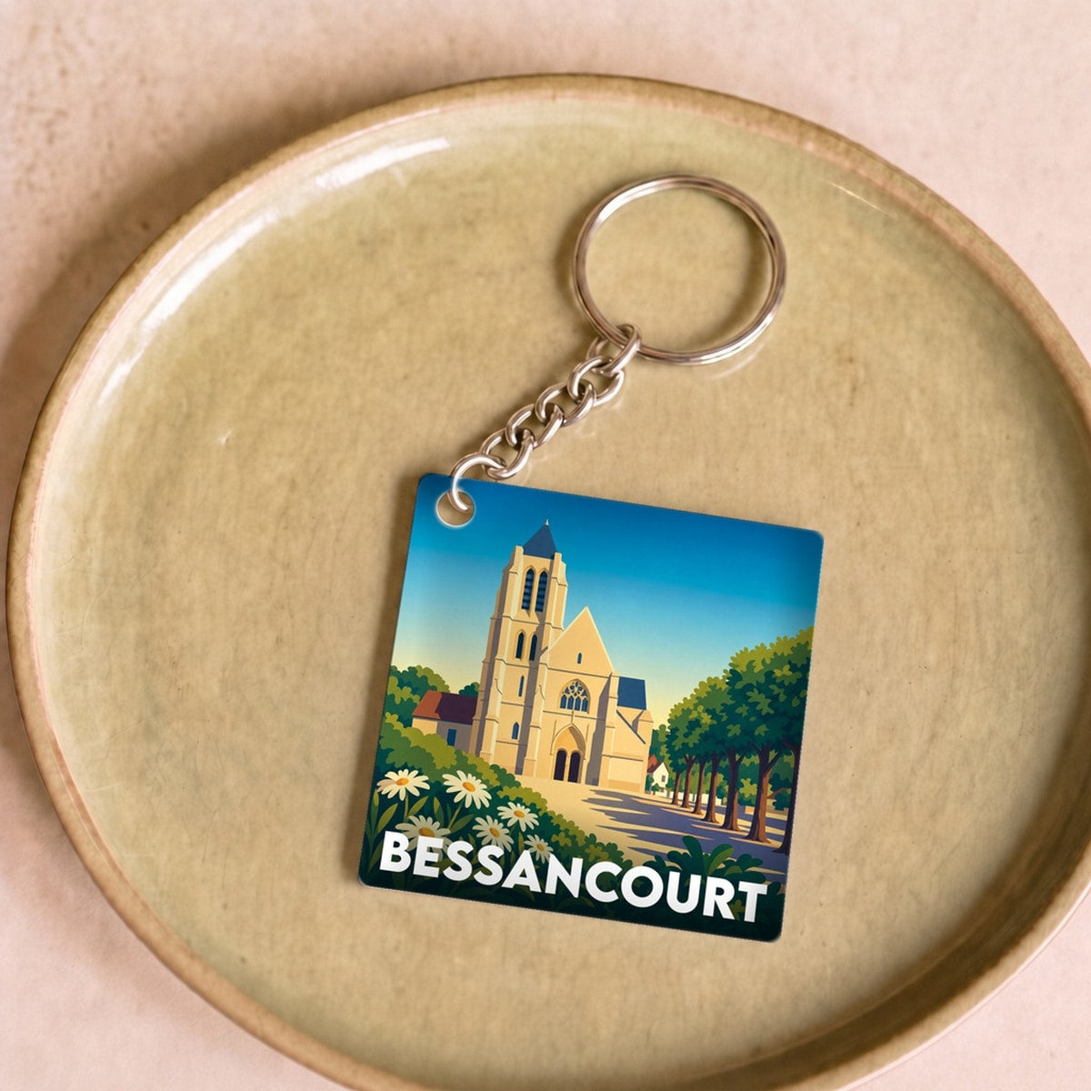 Porte-clés souvenir de la ville de Bessancourt avec une illustration stylisée de son église.