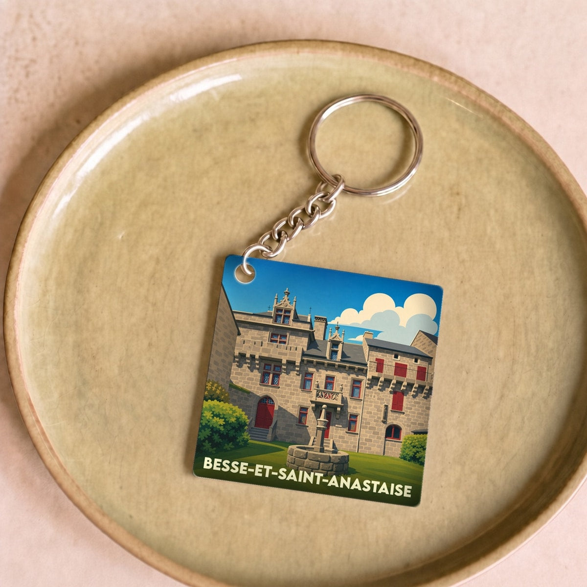Porte-clés souvenir de la ville de Besse-et-Saint-Anastaise avec une illustration stylisée.
