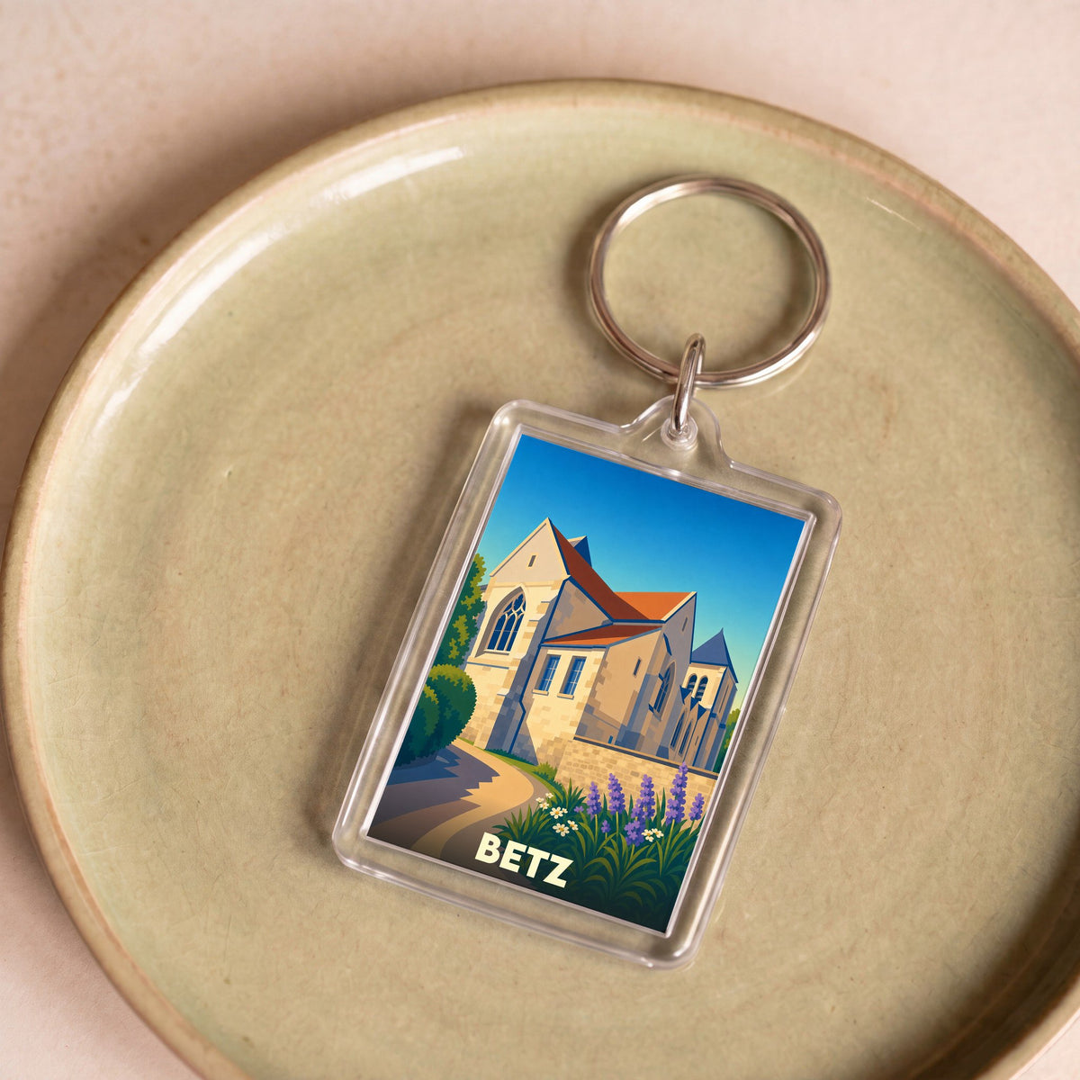 Porte-clés souvenir de la ville de Betz avec une illustration stylisée de son église.