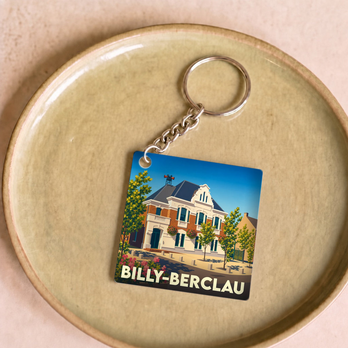 Porte-clés souvenir de la ville de Billy-Berclau avec une illustration stylisée de sa mairie.