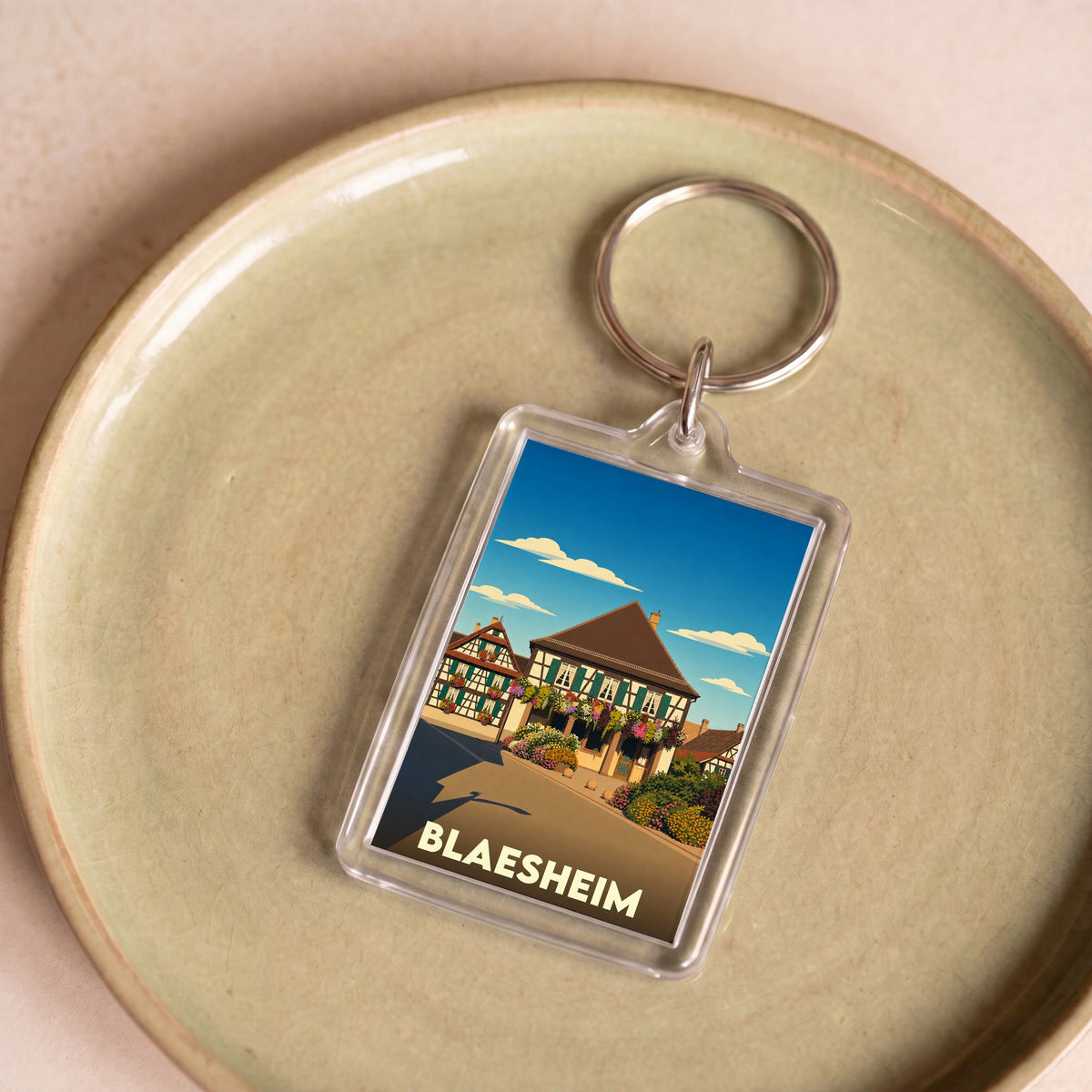 Porte-clés souvenir de la ville de Blaesheim avec une illustration stylisée de maisons à colombages.