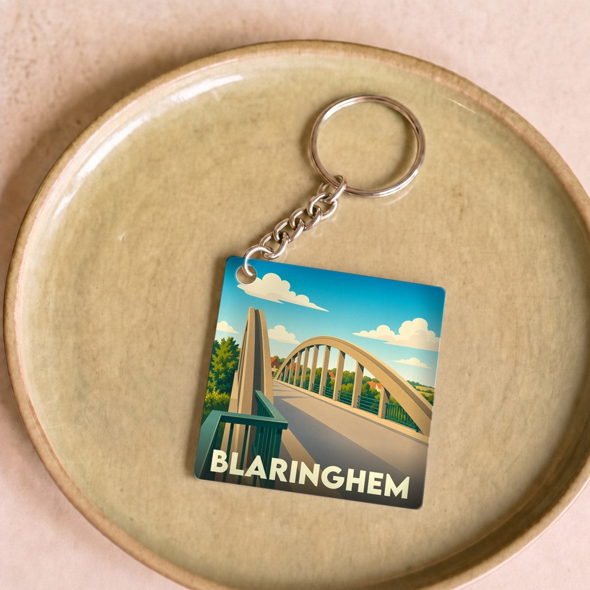 Porte-clés souvenir de la ville de Blaringhem avec une illustration stylisée d'un pont.