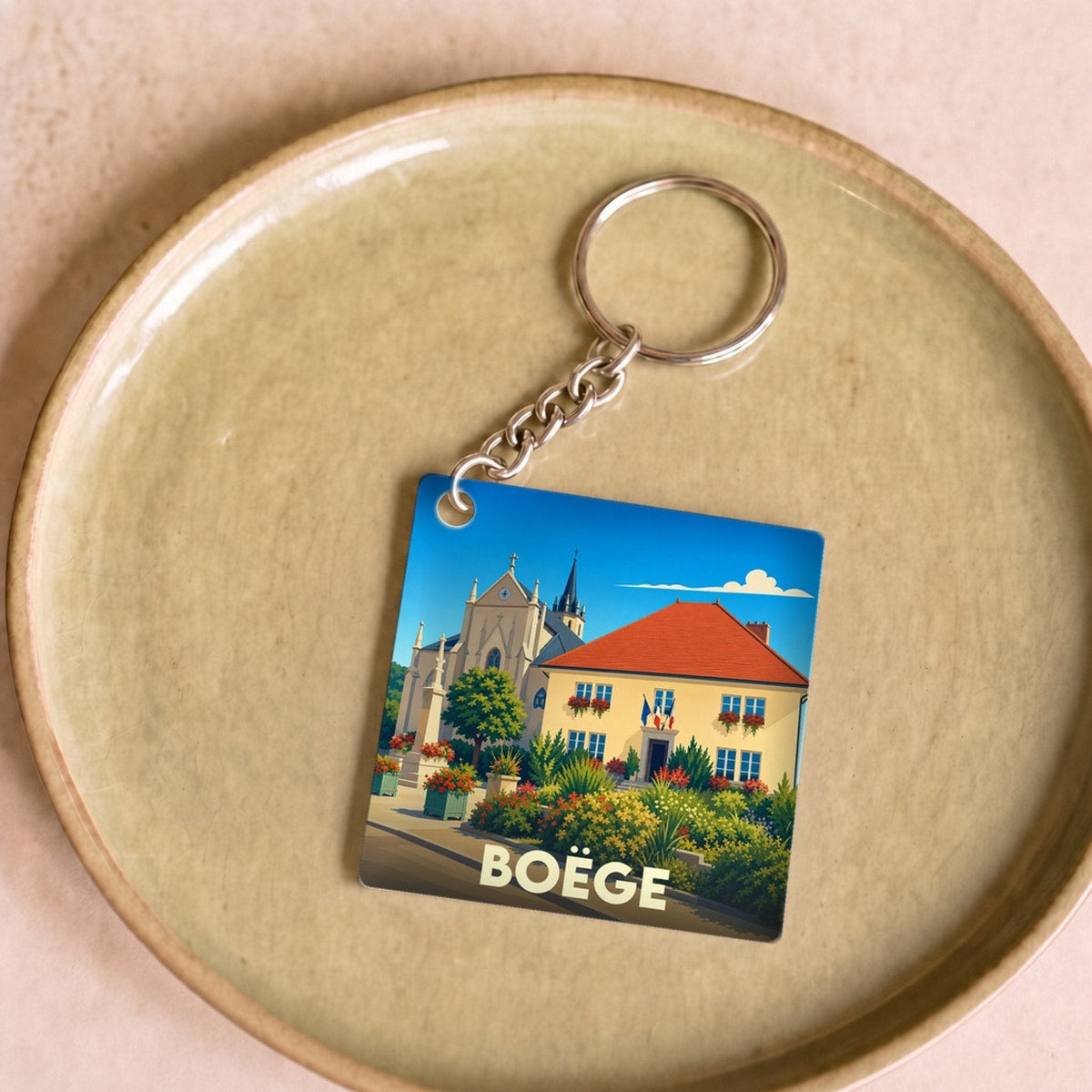 Porte-clés souvenir de la ville de Boëge avec une illustration stylisée.