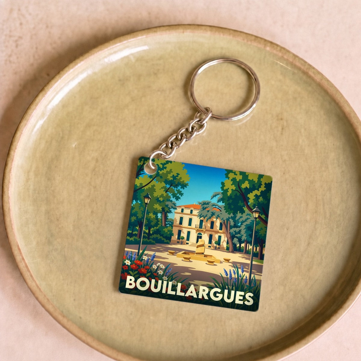 Porte-clés souvenir de la ville de Bouillargues avec une illustration stylisée et colorée.