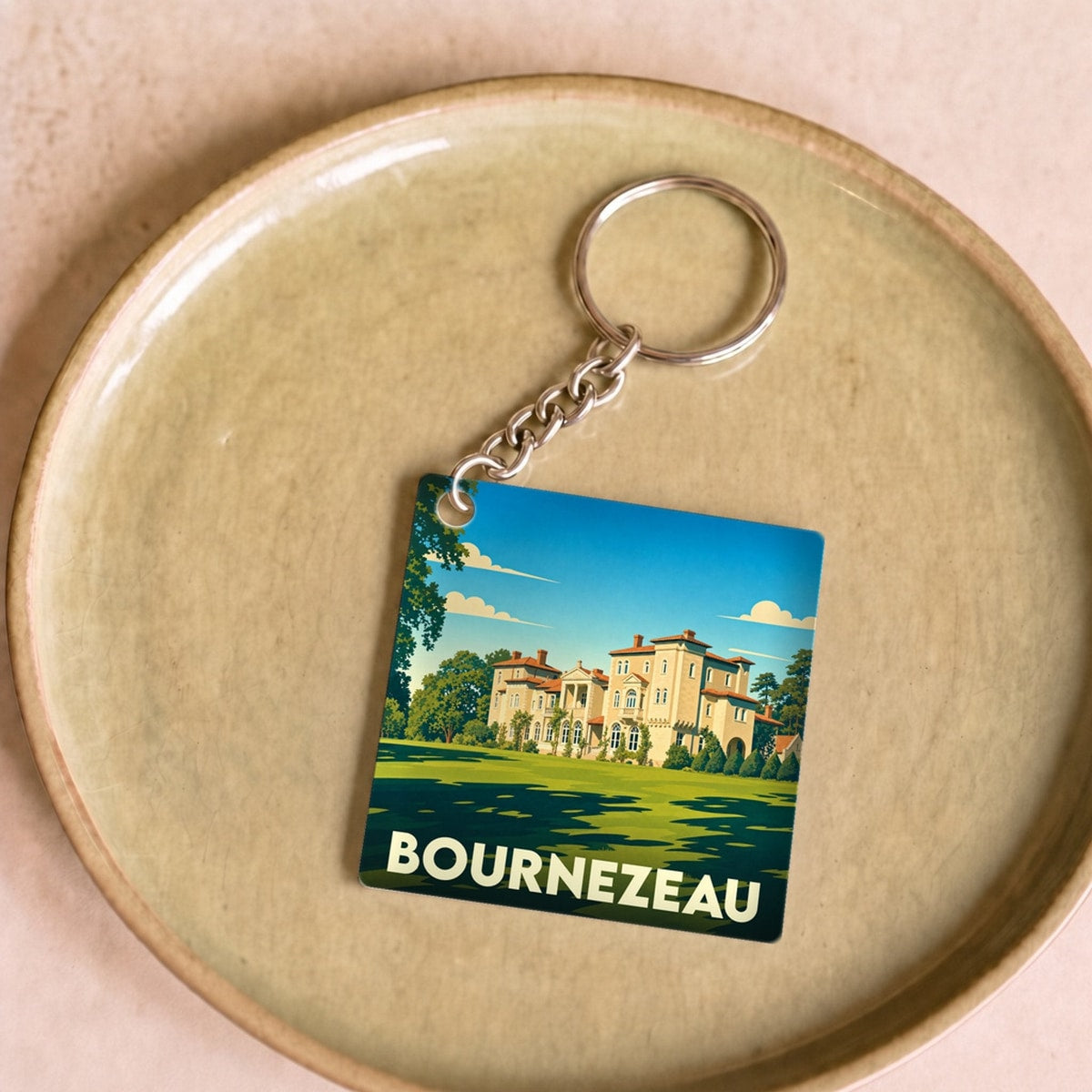 Porte-clés souvenir de la ville de Bournezeau avec une illustration stylisée d'un château.