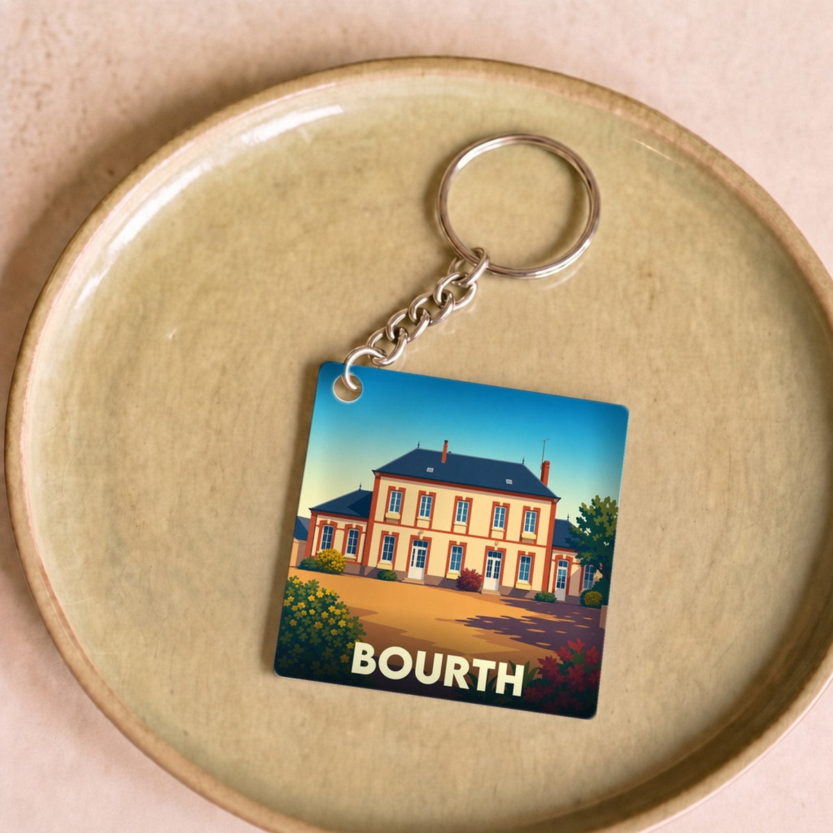 Porte-clés souvenir de la ville de Bourth avec une illustration stylisée d'un bâtiment historique.