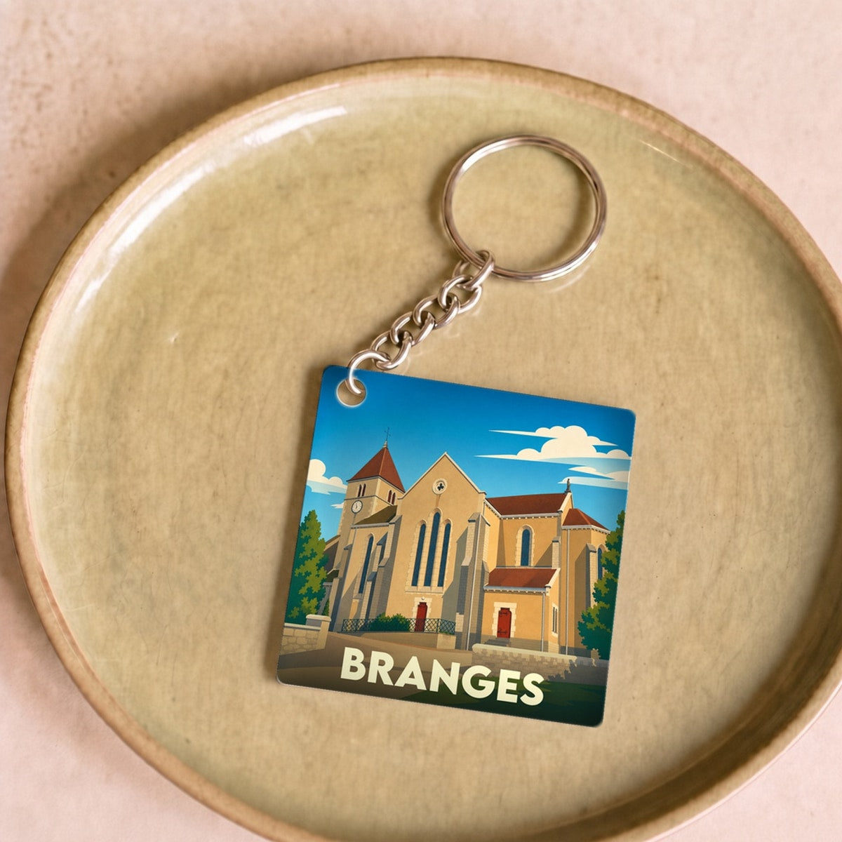 Porte-clés souvenir de la ville de Branges avec une illustration stylisée de son église.