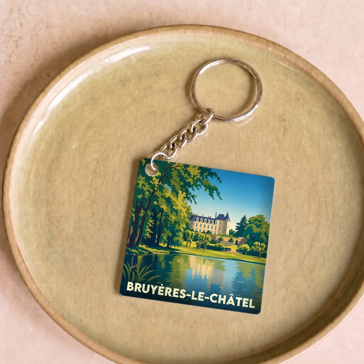 Porte-clés souvenir de la ville de Bruyères-le-Châtel avec une illustration stylisée de son château.