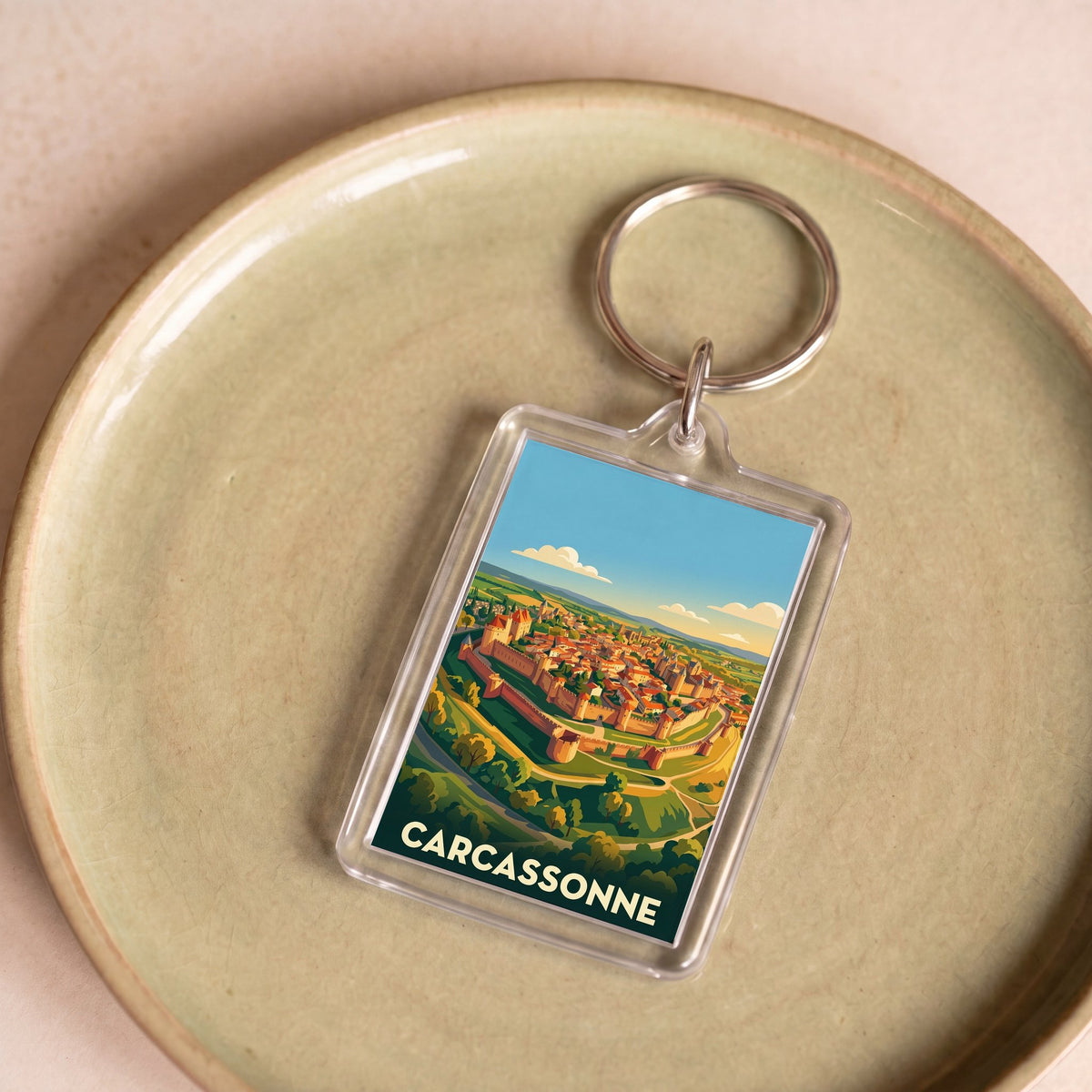 Porte-clés souvenir de la ville de Carcassonne avec une illustration stylisée.