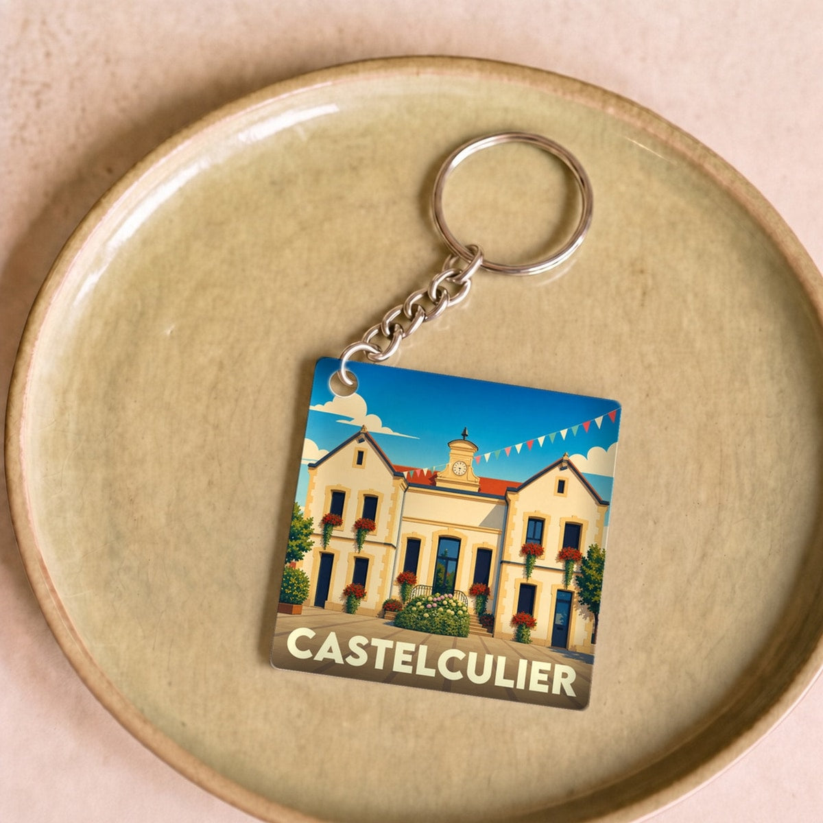 Porte-clés souvenir de la ville de Castelculier avec une illustration stylisée.