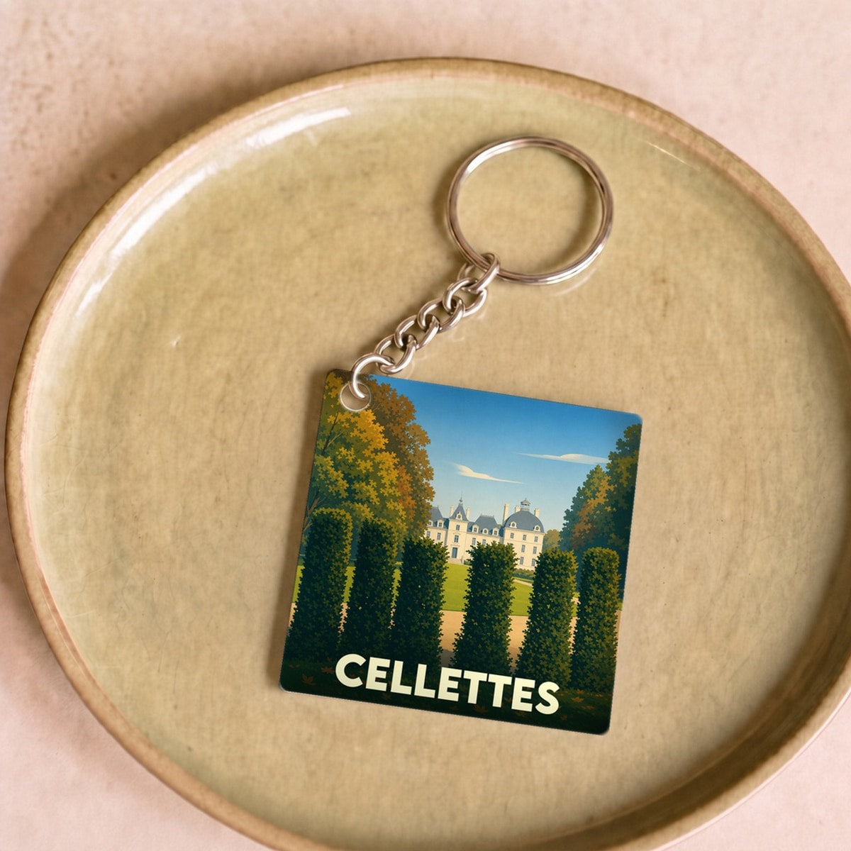Porte-clés souvenir de la ville de Cellettes avec une illustration stylisée d'un château.