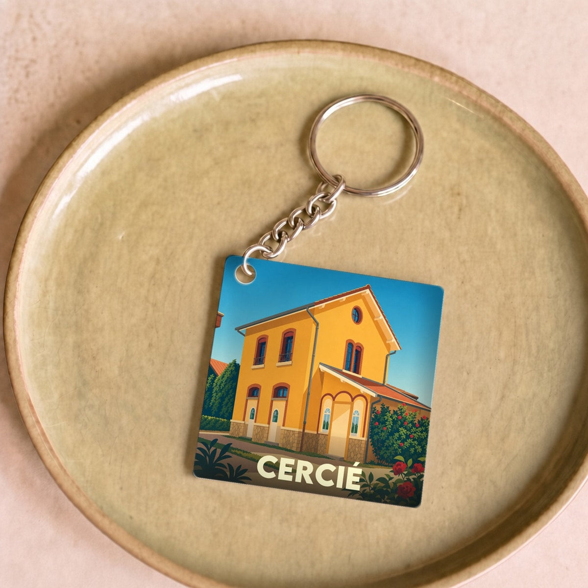 Porte-clés souvenir de la ville de Cercié avec une illustration stylisée.