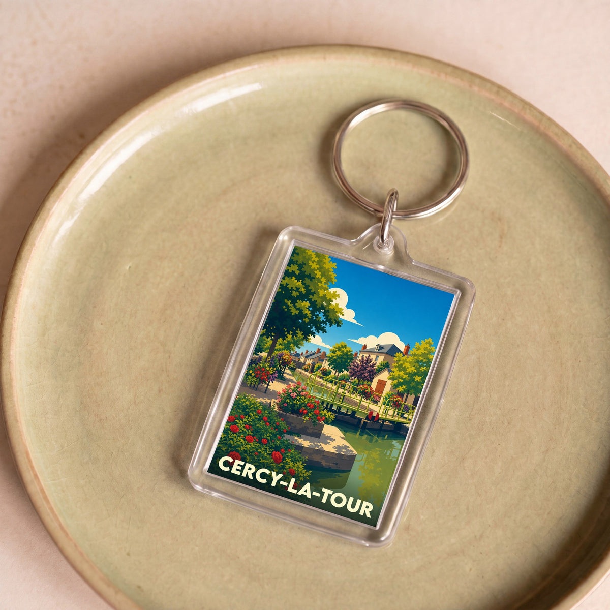Porte-clés souvenir de la ville de Cercy-la-Tour avec une illustration stylisée.