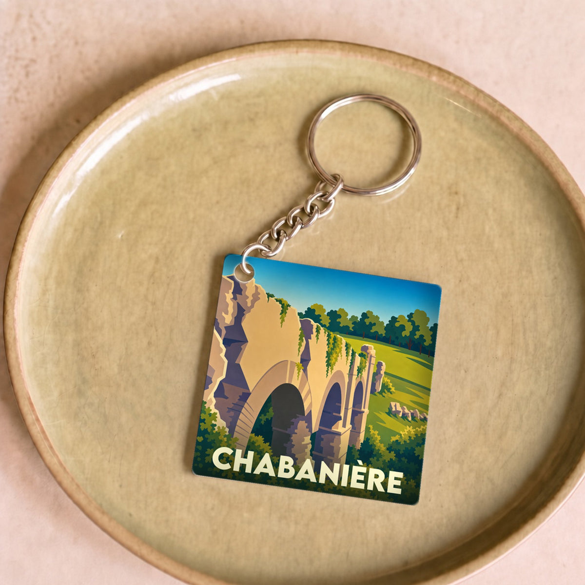 Porte-clés souvenir de la ville de Chabanière avec une illustration stylisée d'un aqueduc romain.
