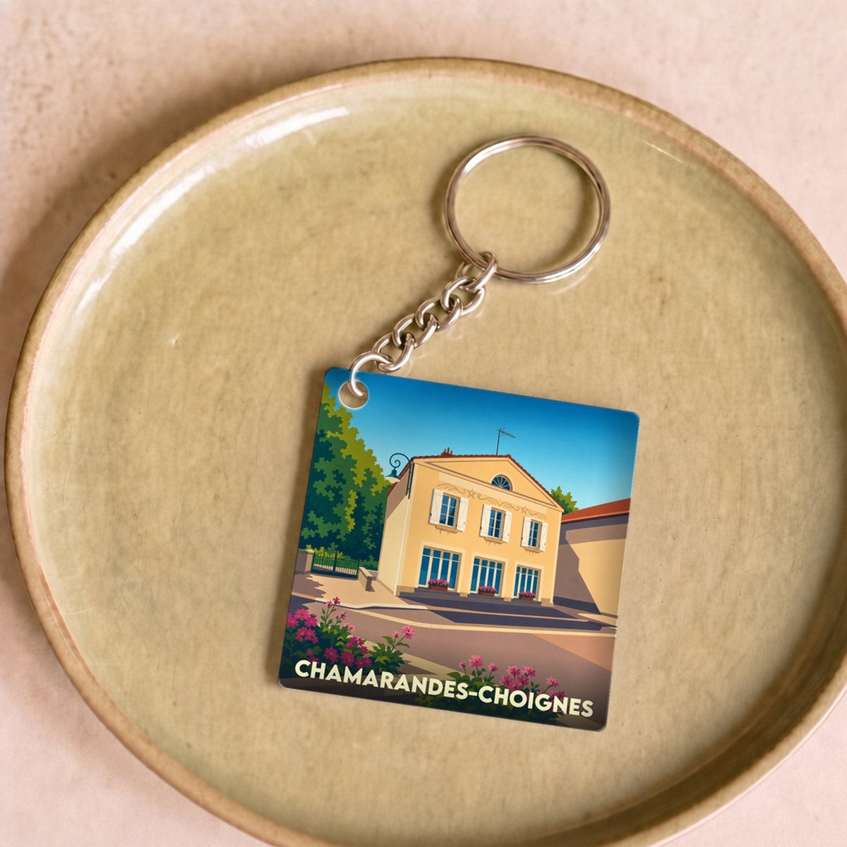 Porte-clés souvenir de Chamarandes-Choignes avec une illustration stylisée de la ville.