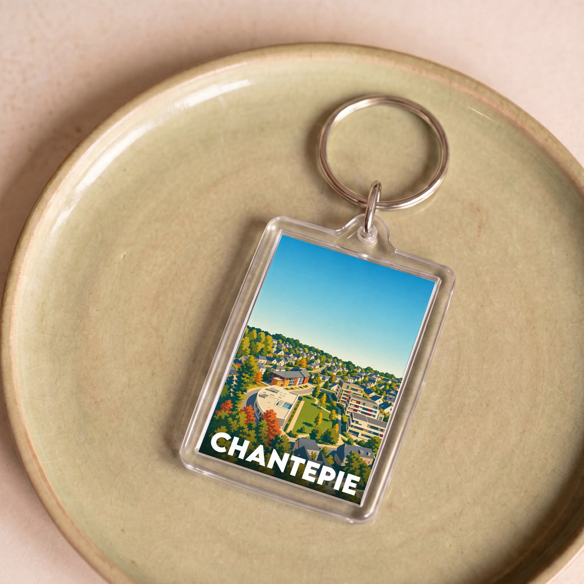 Porte-clés souvenir de la ville de Chantepie avec une illustration stylisée.