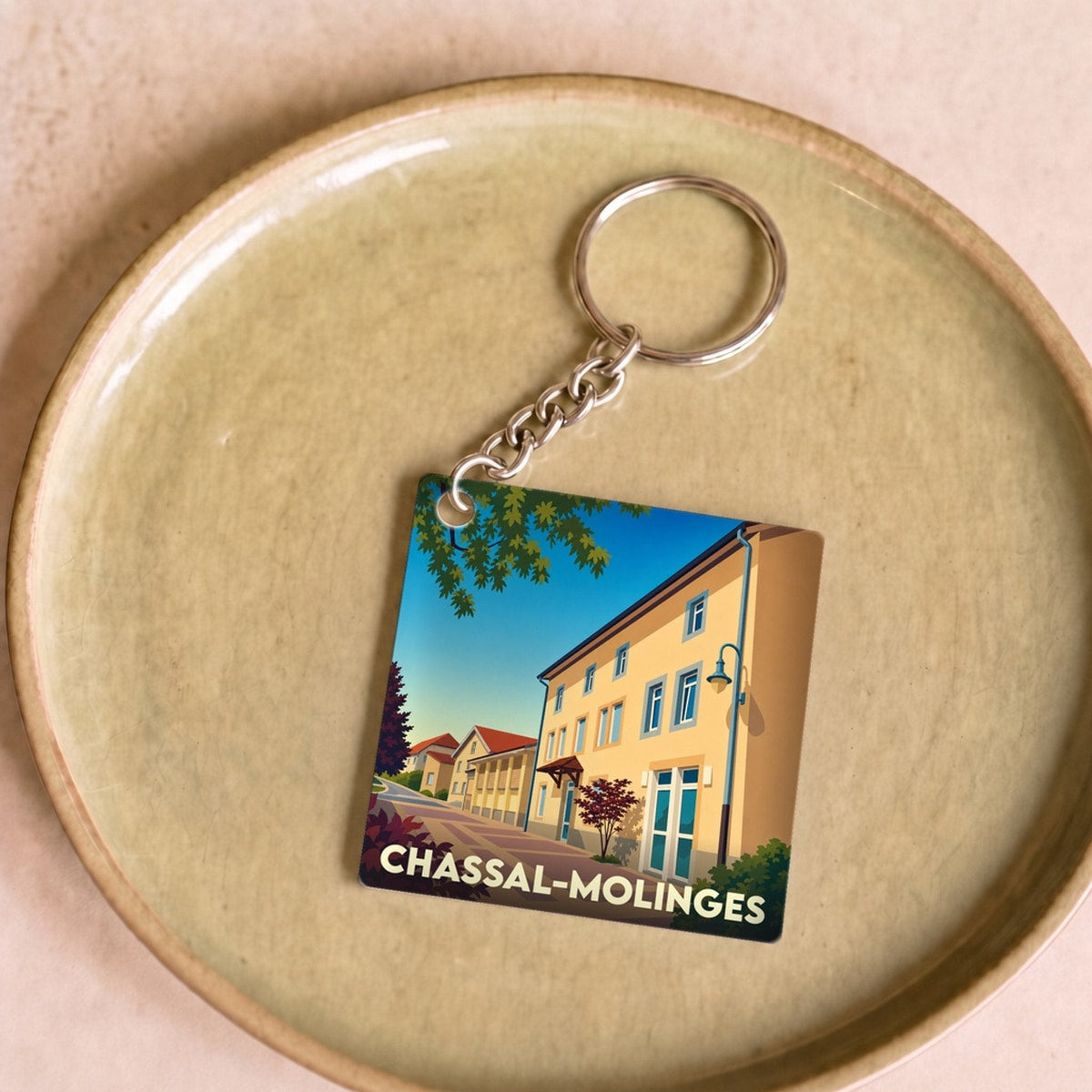 Porte-clés souvenir de la ville de Chassal-Molinges avec une illustration stylisée.