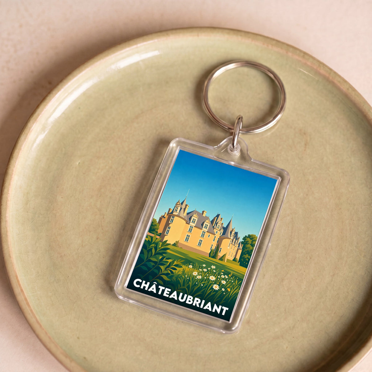 Porte-clés souvenir de la ville de Châteaubriant avec une illustration stylisée.