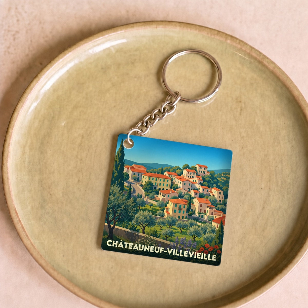 Porte-clés souvenir de la ville de Châteauneuf-Villevieille avec une illustration stylisée.