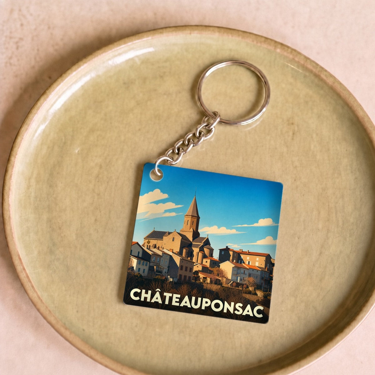Porte-clés souvenir de la ville de Châteauponsac avec une illustration stylisée.