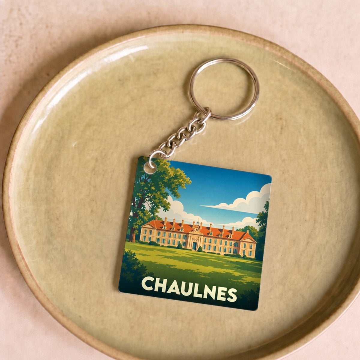Porte-clés souvenir de la ville de Chaulnes avec une illustration stylisée d'un château.