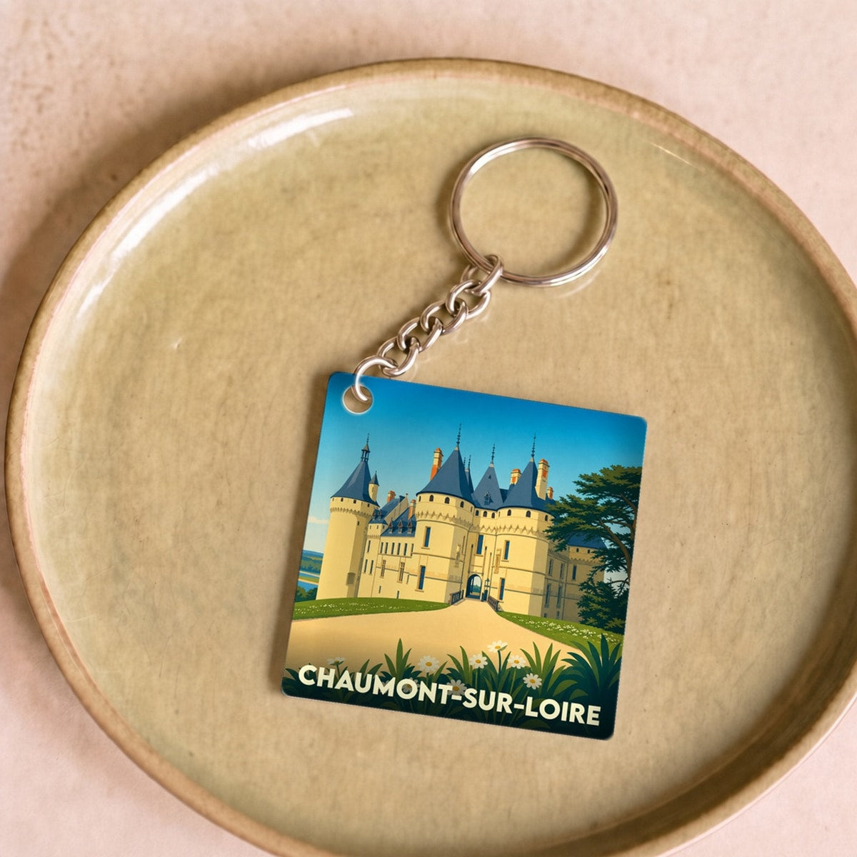 Porte-clés souvenir de la ville de Chaumont-sur-Loire avec une illustration stylisée de son château.