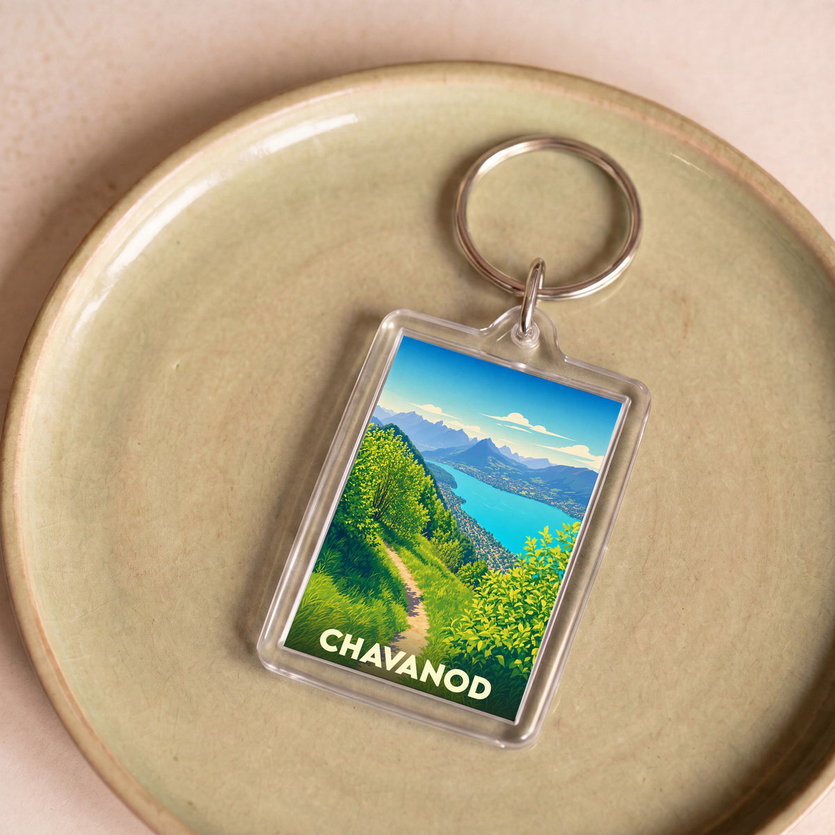 Porte-clés souvenir de la ville de Chavanod avec une illustration stylisée d'un paysage montagneux.