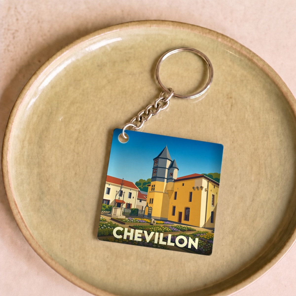 Porte-clés souvenir de la ville de Chevillon avec une illustration stylisée.