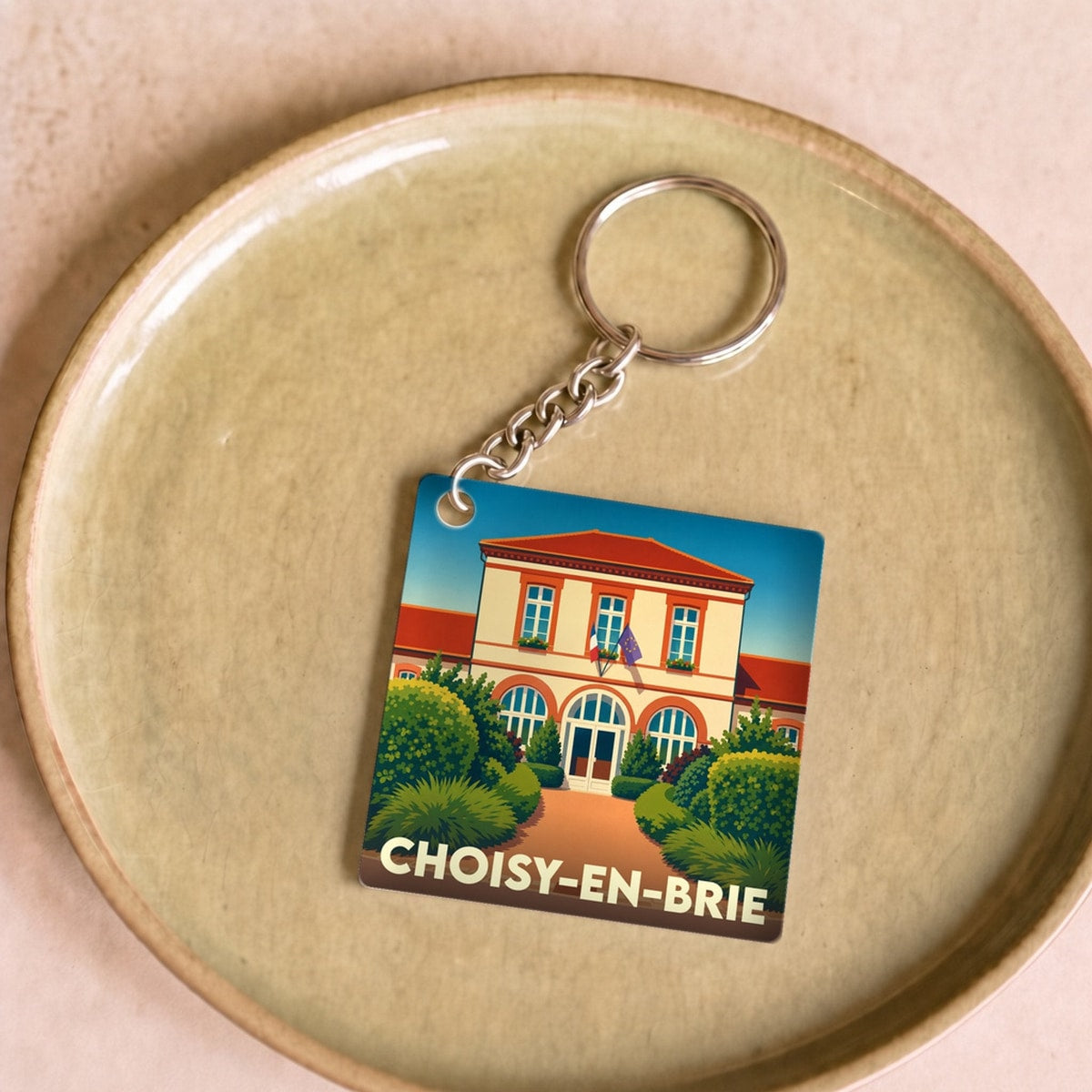 Porte-clés souvenir de la ville de Choisy-en-Brie avec une illustration stylisée de sa mairie.