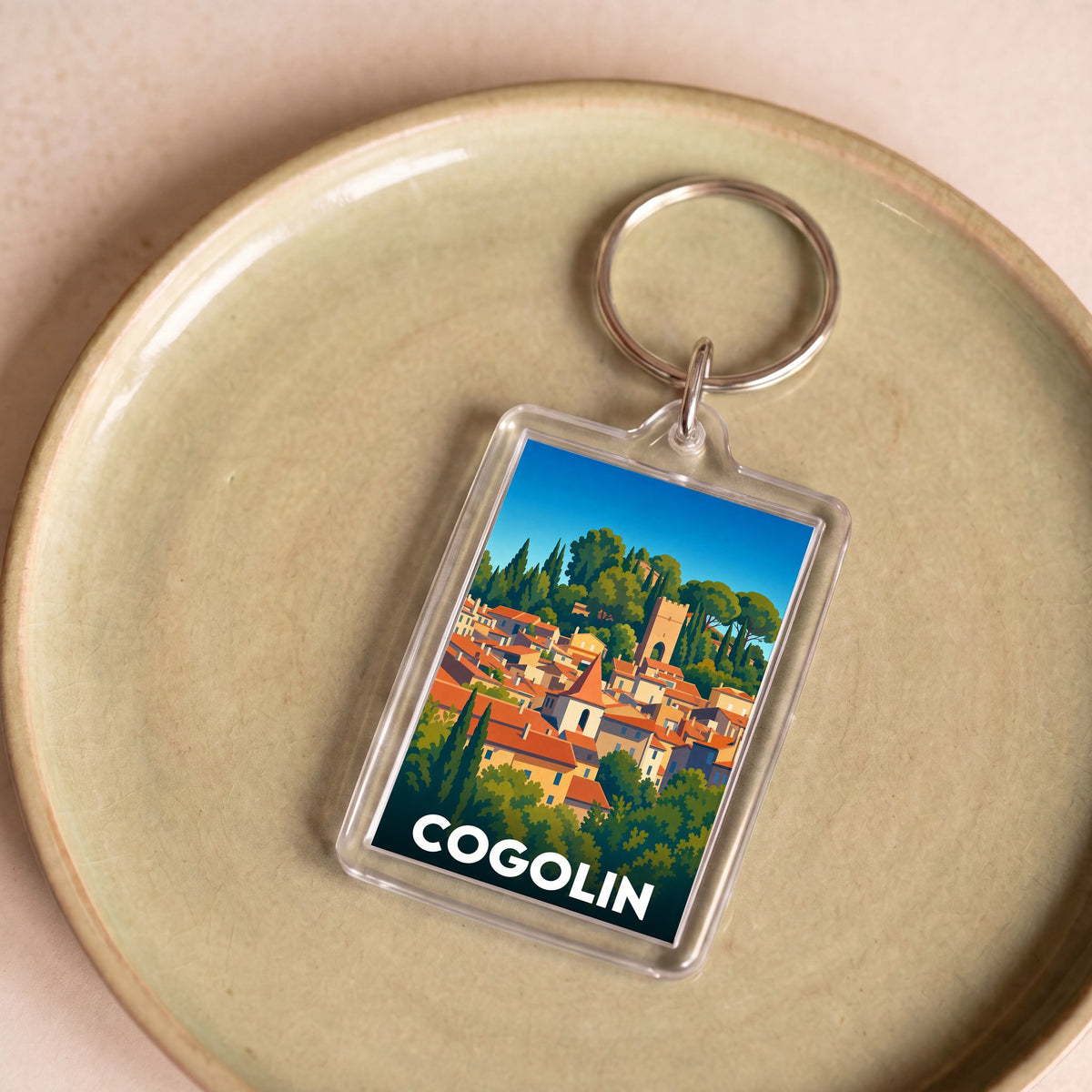 Porte-clés souvenir de la ville de Cogolin avec une illustration stylisée.