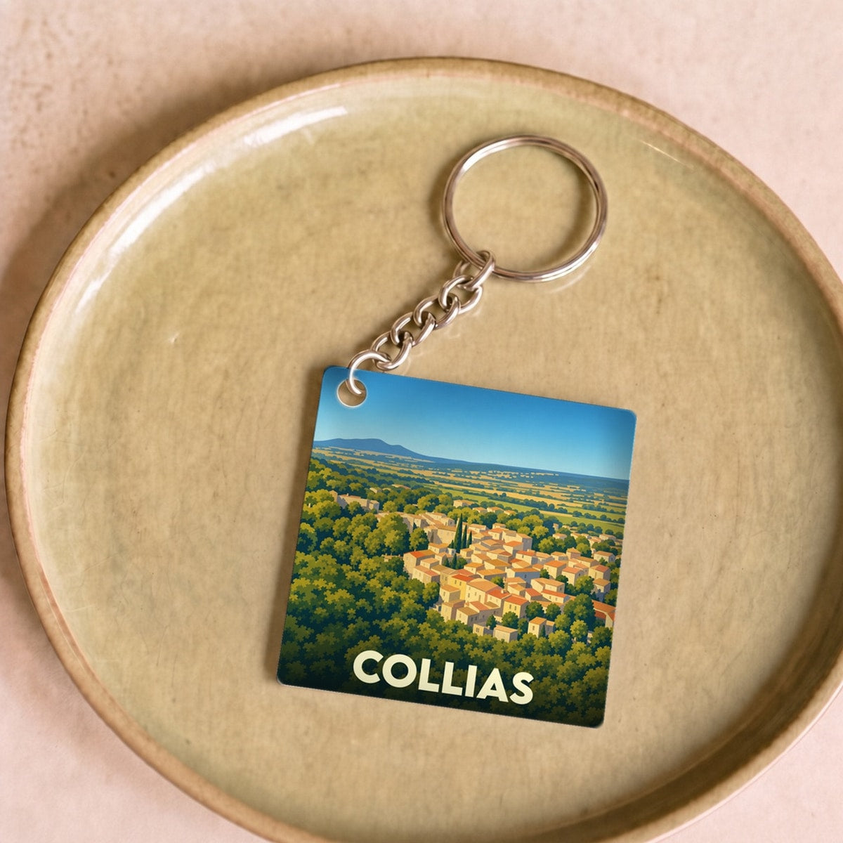 Porte-clés souvenir de la ville de Collias avec une illustration stylisée.