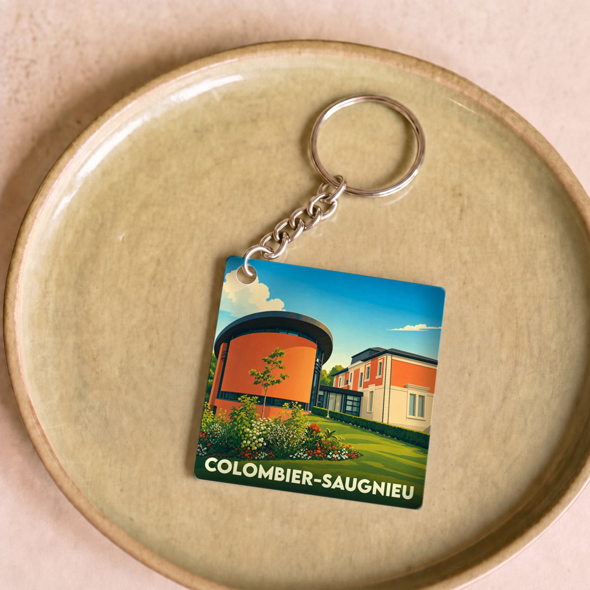 Porte-clés souvenir de la ville de Colombier-Saugnieu avec une illustration stylisée.