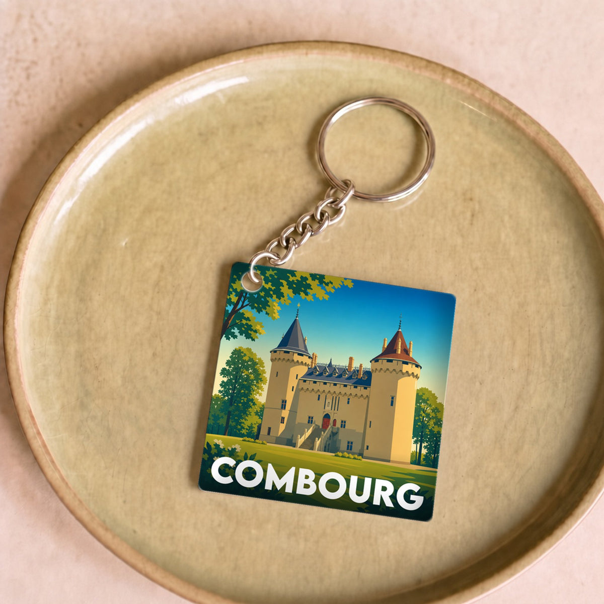 Porte-clés souvenir de la ville de Combourg avec une illustration stylisée de son château.