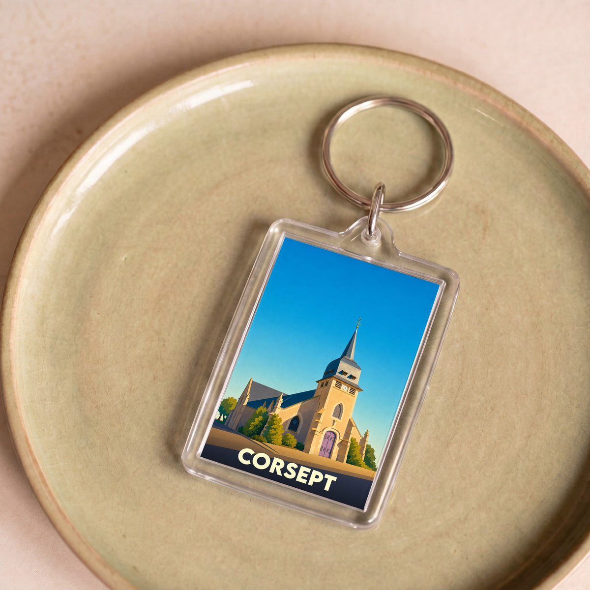 Porte-clés souvenir de la ville de Corsept avec une illustration stylisée de son église.