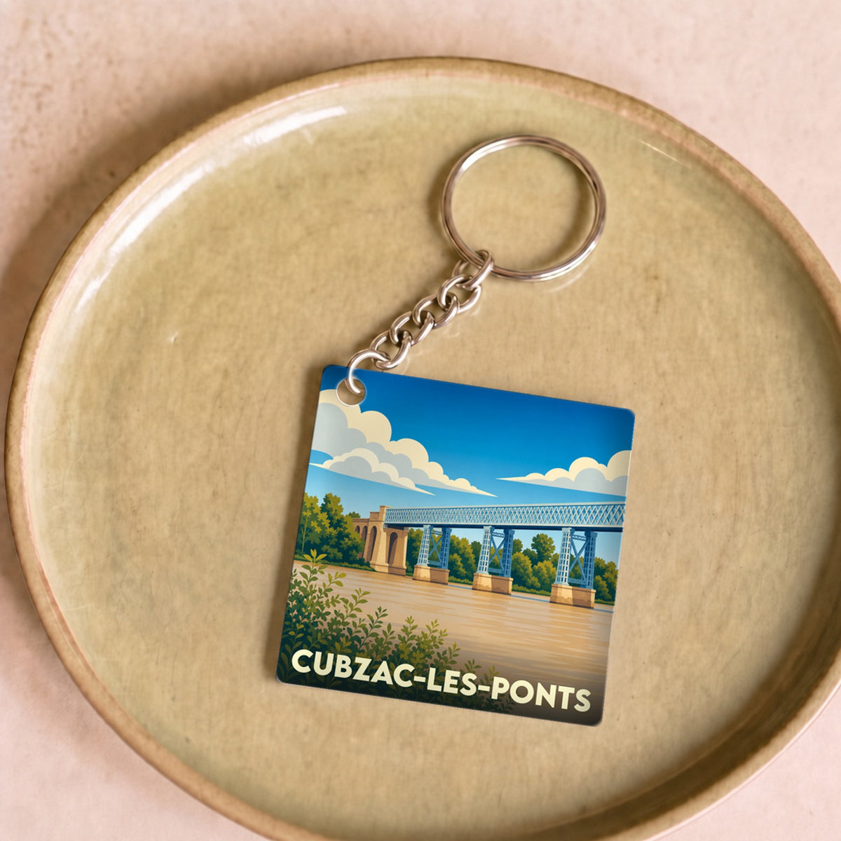 Porte-clés souvenir de la ville de Cubzac-les-Ponts avec une illustration stylisée de son célèbre pont.