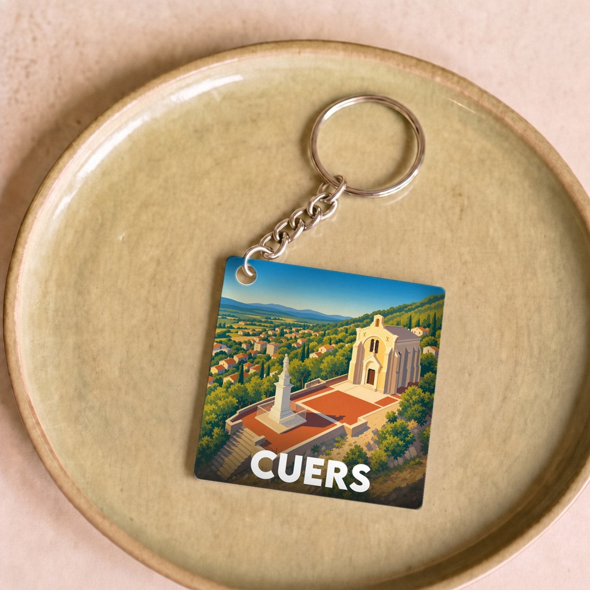 Porte-clés souvenir de la ville de Cuers avec une illustration stylisée.