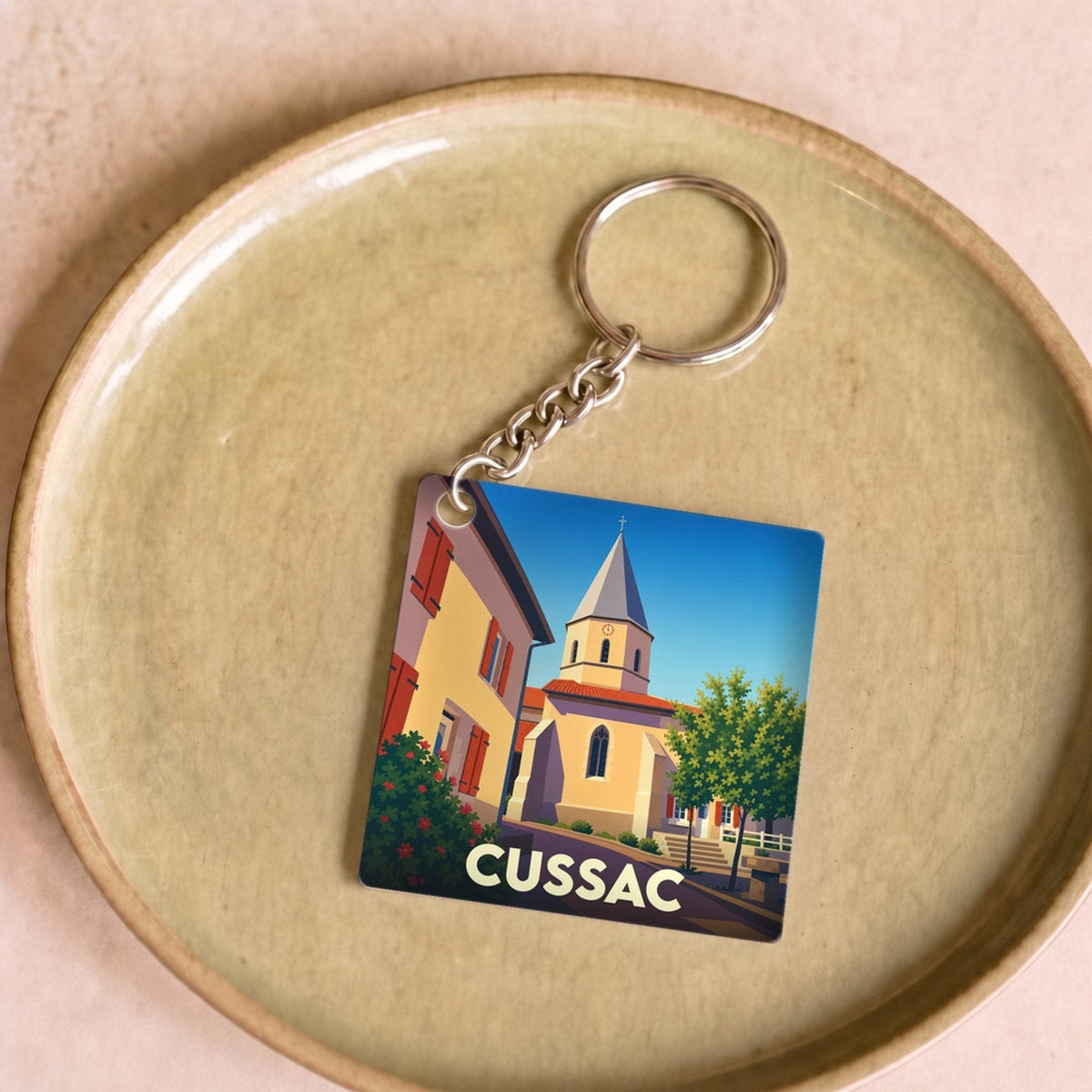 Porte-clés souvenir de la ville de Cussac avec une illustration stylisée.